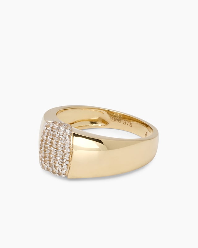Ring mit Saphir