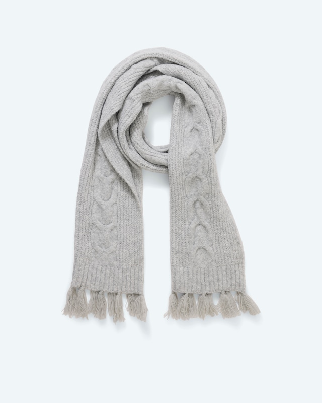 Strickschal, Zopfmuster und Fransen