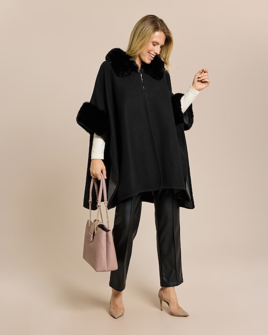 Produktabbildung für Poncho mit Webpelzbesatz