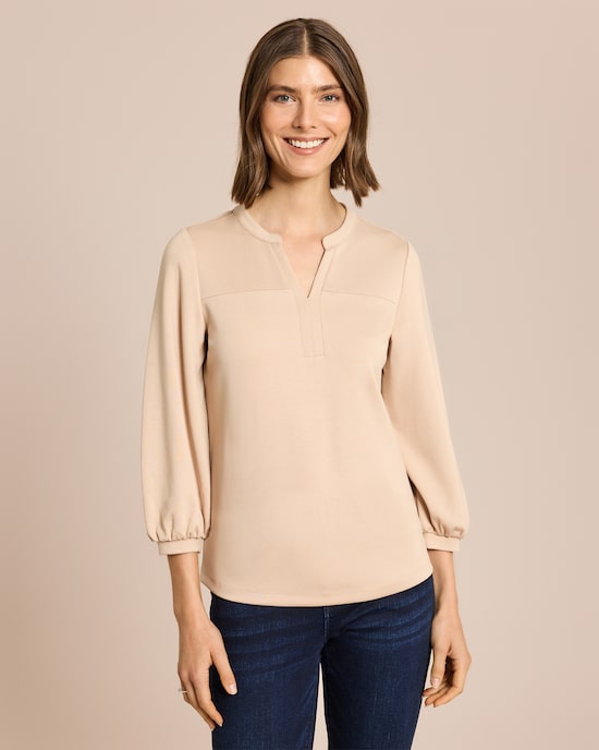 Produktabbildung für Shirt mit Ausschnittdetail