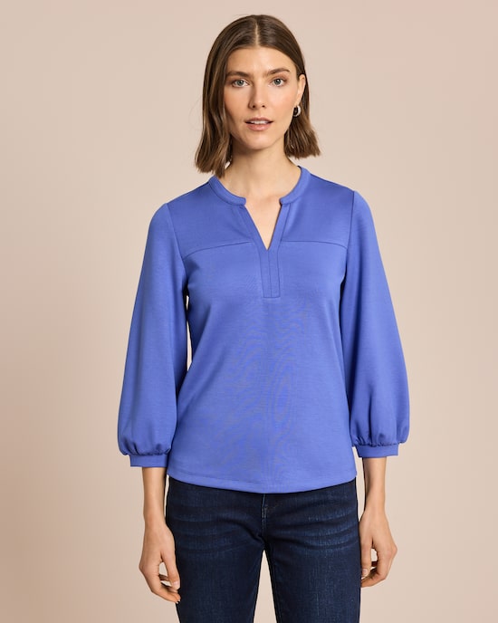 Produktabbildung für Shirt mit Ausschnittdetail