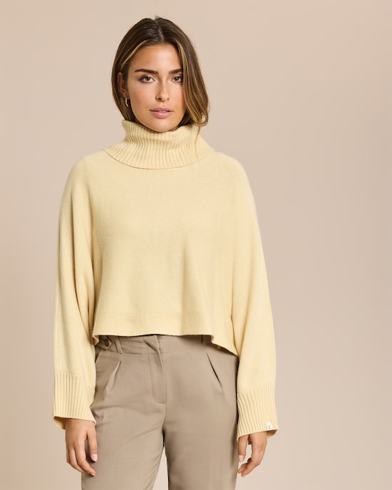 Produktabbildung für Poncho Pullover mit Knopfdetail
