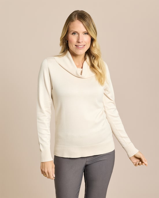 Produktabbildung für Pullover mit großem Rollkragen