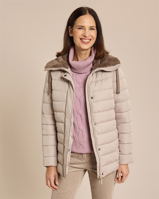 Produktabbildung für Steppjacke mit Webpelzkragenfutter