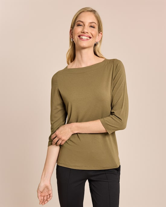 Produktabbildung für Shirt mit elegantem U-Boot-Ausschnitt