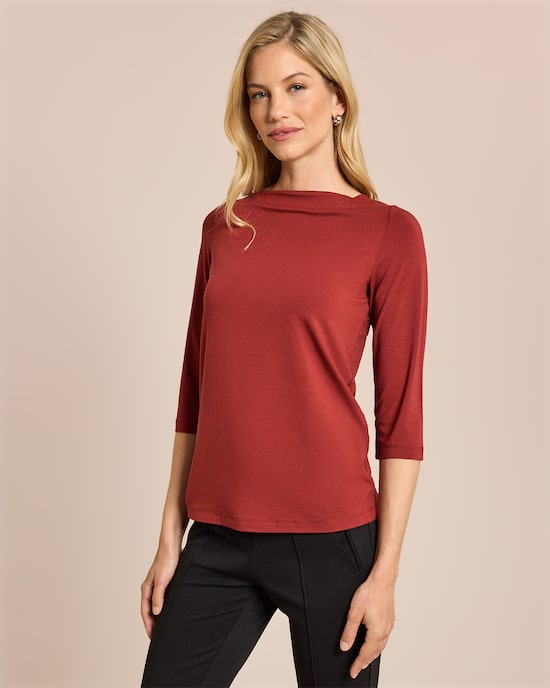 Produktabbildung für Shirt mit elegantem U-Boot-Ausschnitt