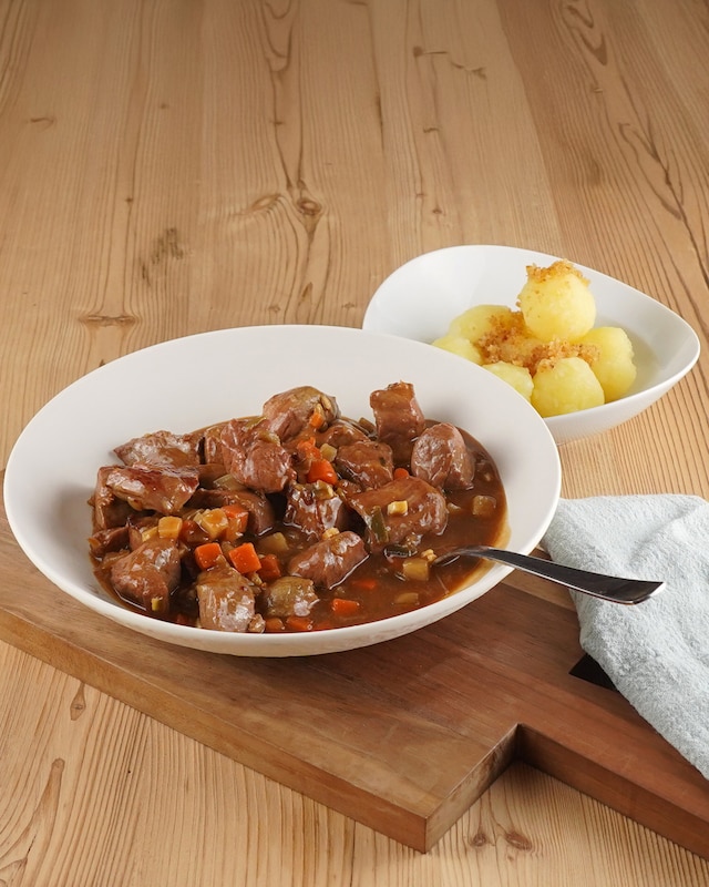 Lammragout mit Knödelinos