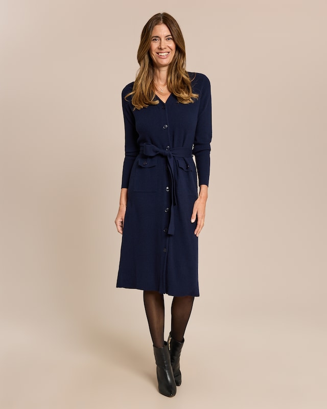 Strickkleid mit Knöpfen und Gürtel