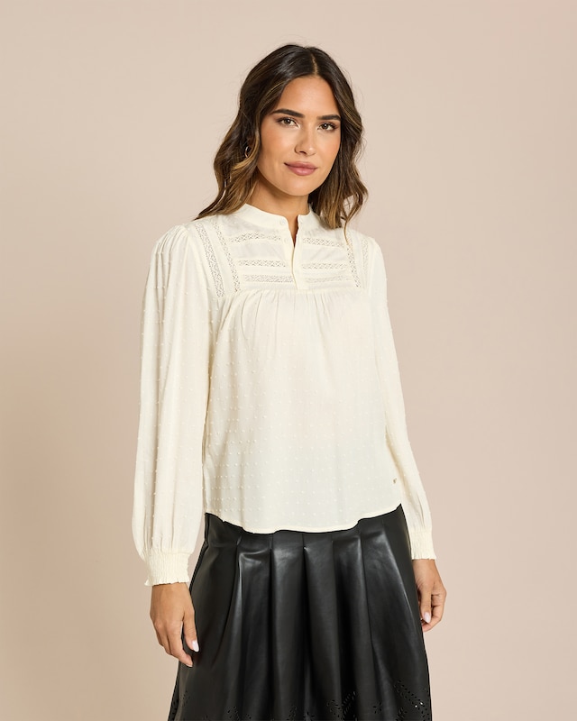 Bluse mit Spitzenborten