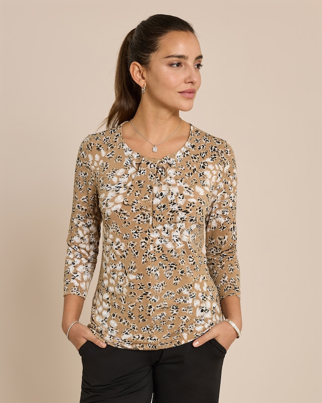 Shirt mit kleiner Schluppe