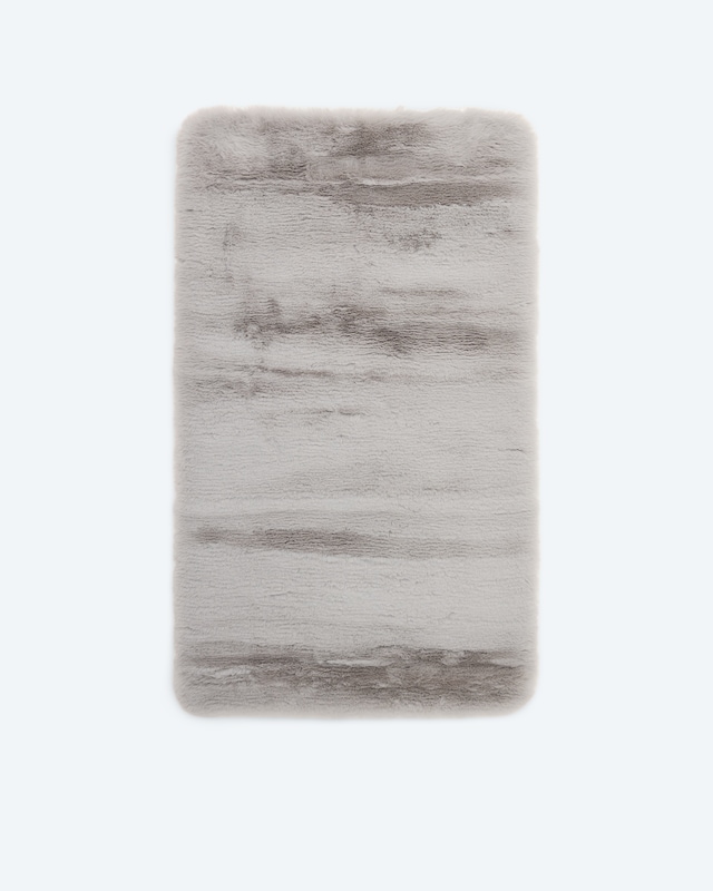 Badematte in Kaninchenfell-Optik