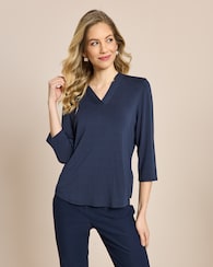 Produktabbildung für Shirt mit dekorativem V-Ausschnitt