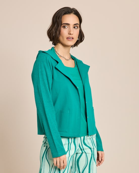 Produktabbildung für Jacke mit Reversdetail und Kapuze