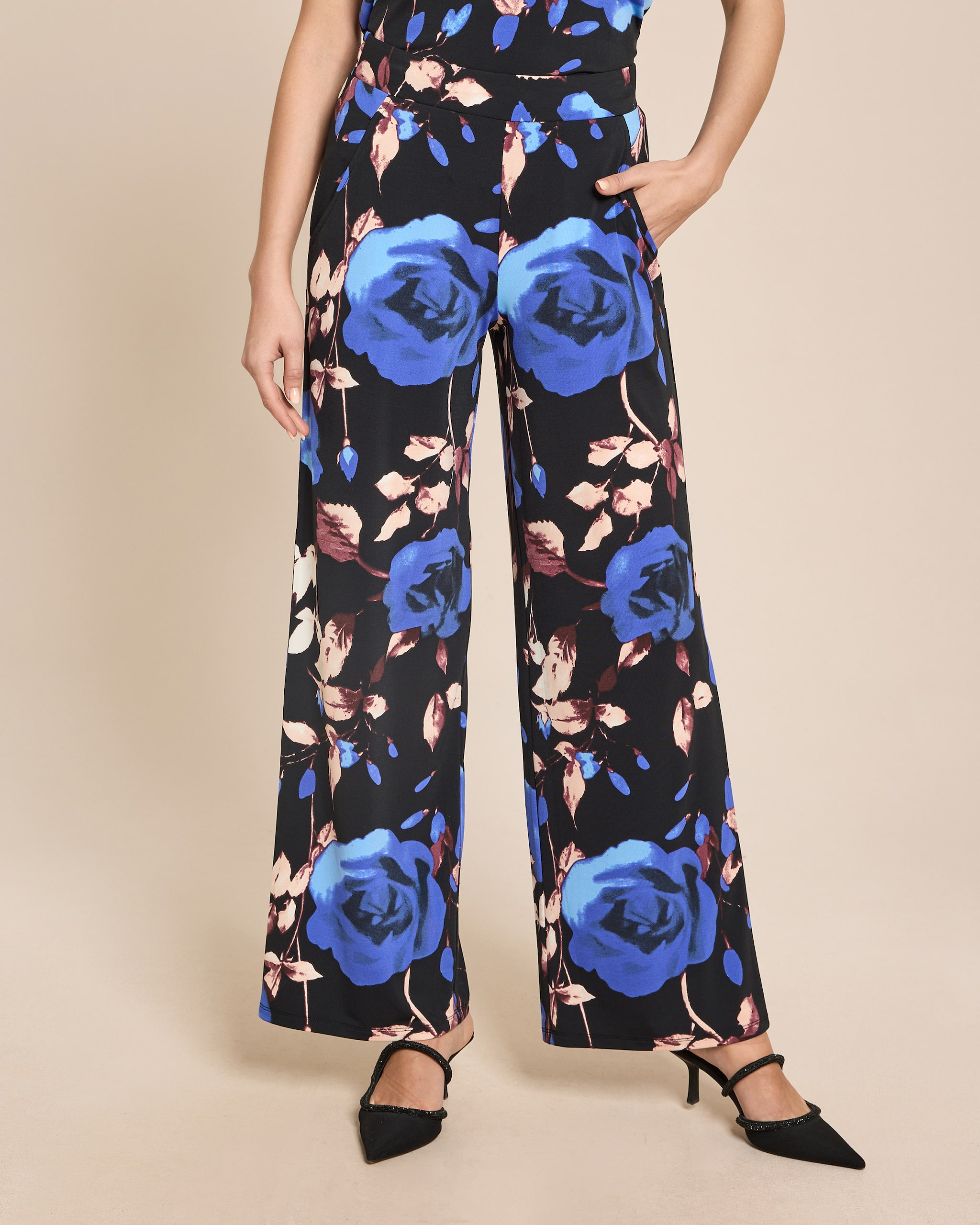 Produktabbildung für Jerseyhose mit modischem Rosendruck