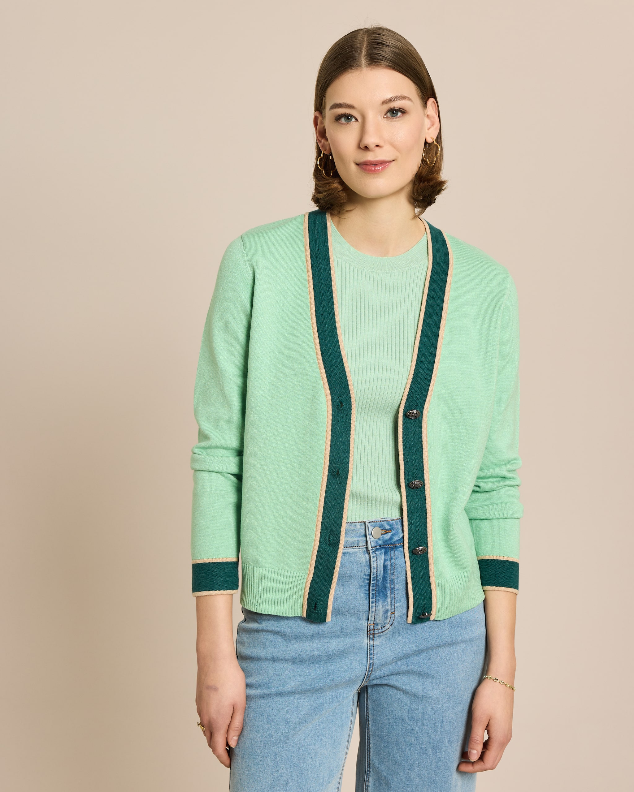 Produktabbildung für Cardigan mit farbigen Akzenten