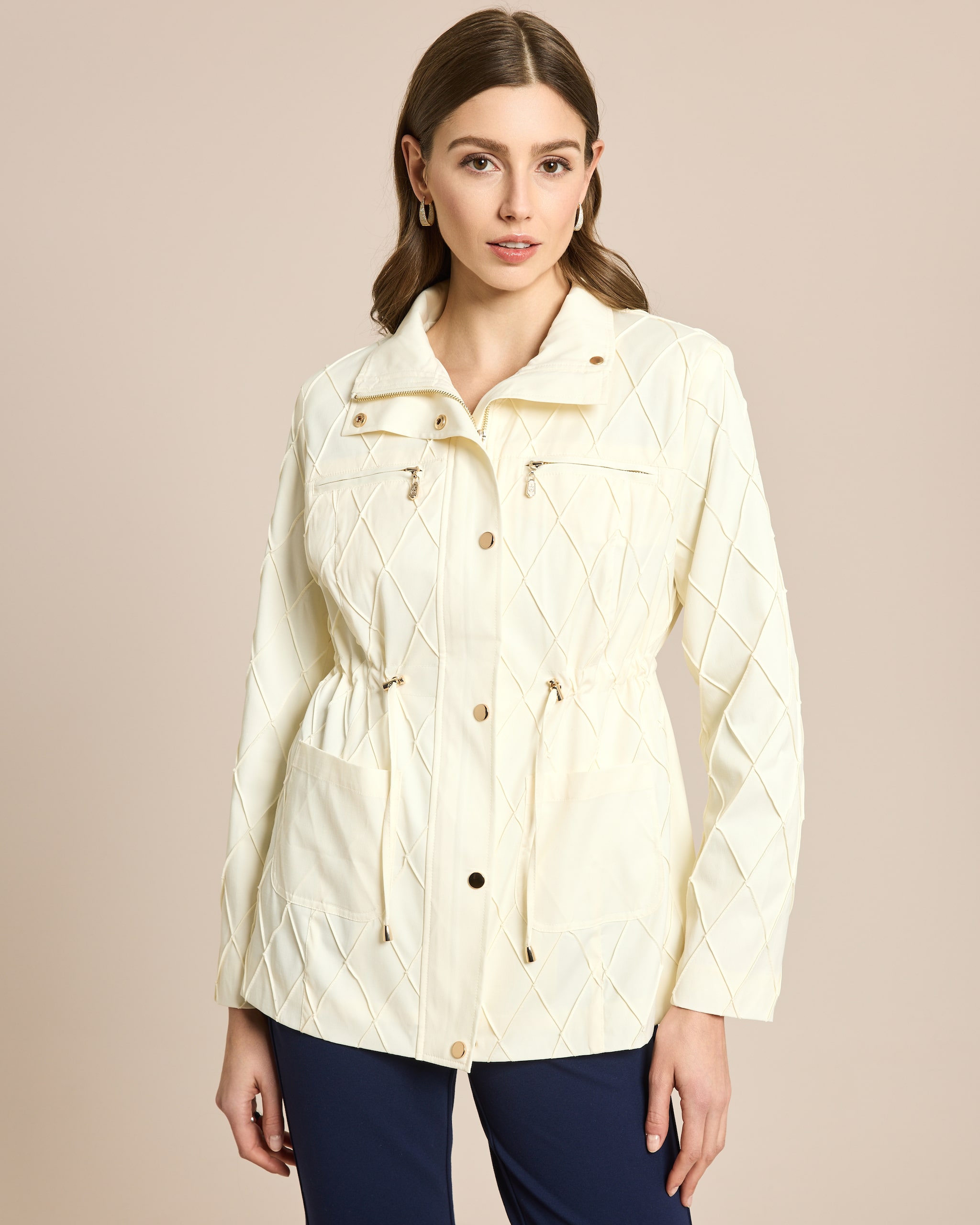 Produktabbildung für Jacke in Karo-Struktur mit Ziernähten