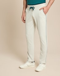 Produktabbildung für Freizeithose mit Kontrastdetails