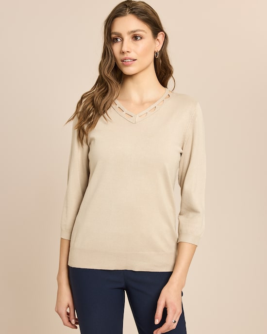 Produktabbildung für Pullover mit dekorativem V-Ausschnitt