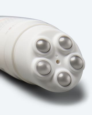 Produktabbildung 2 für Modellierendes Oberarmfluid mit Roll-Massage-Applikator