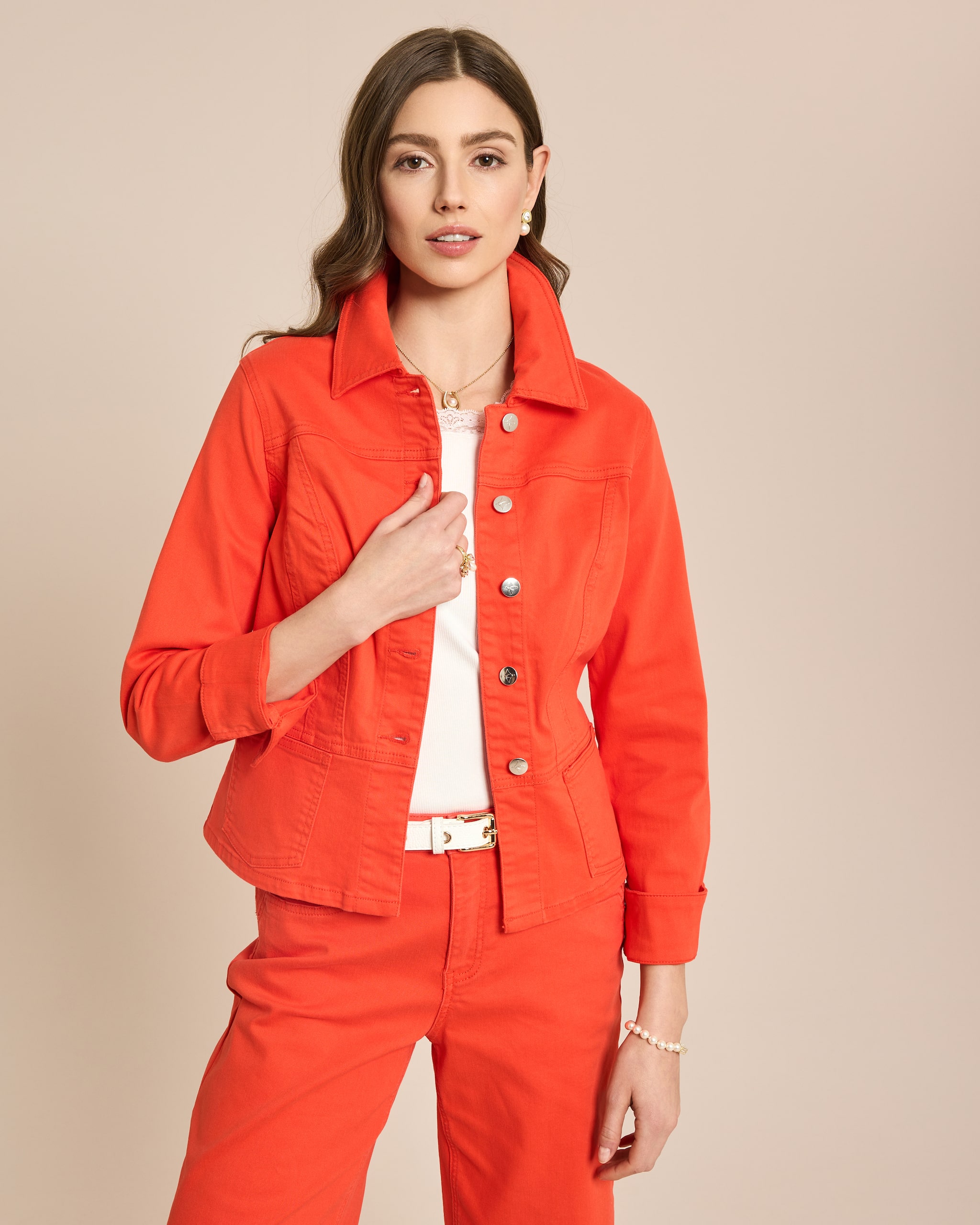 Produktabbildung für Jeansjacke mit angesetztem Schößchen