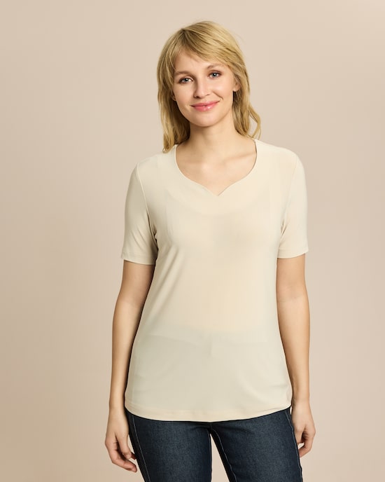 Produktabbildung für Shirt mit Herzausschnitt