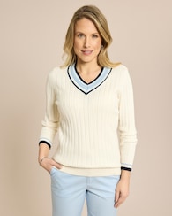 Produktabbildung für Pullover mit dekorativ gestricktem Ausschnitt