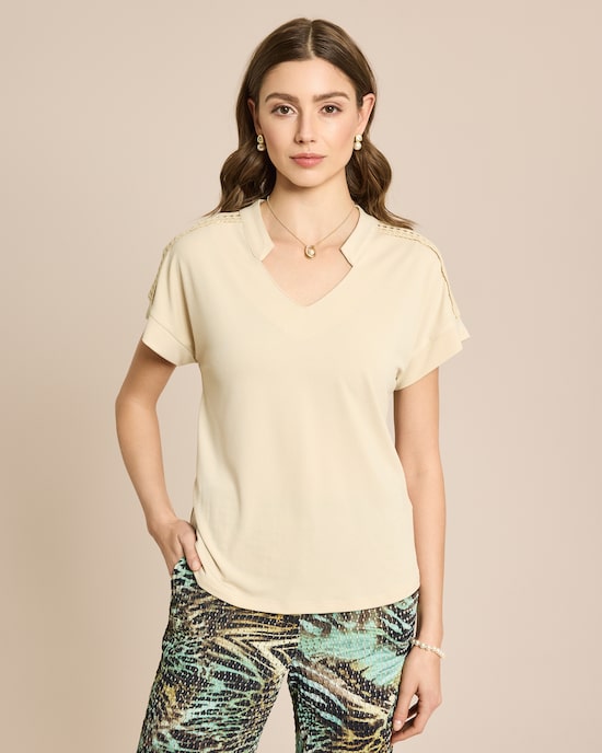 Produktabbildung für Jerseybluse mit Spitzenband