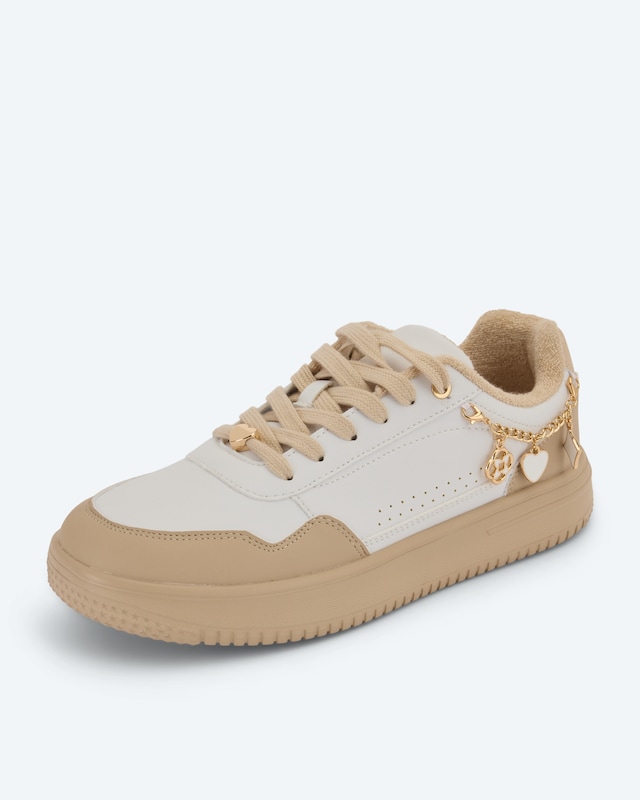 Sneaker mit Charms