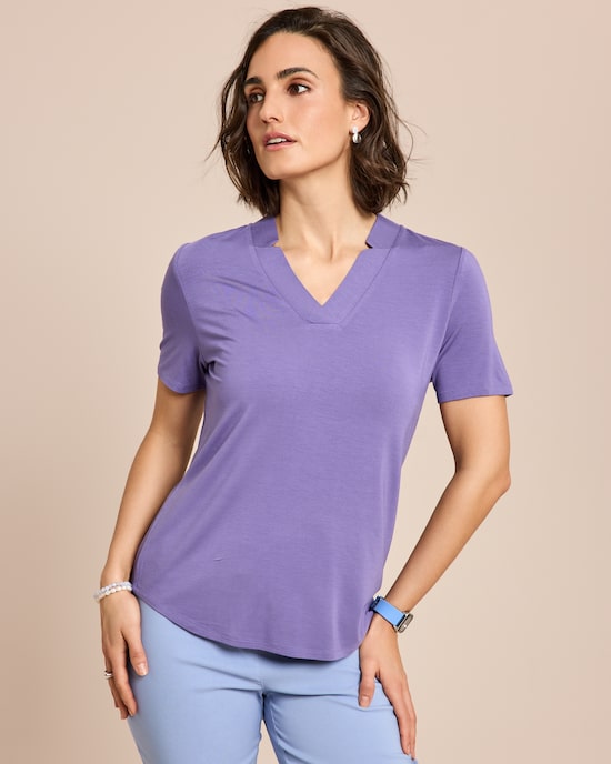 Produktabbildung für Shirt mit dekorativem V-Ausschnitt