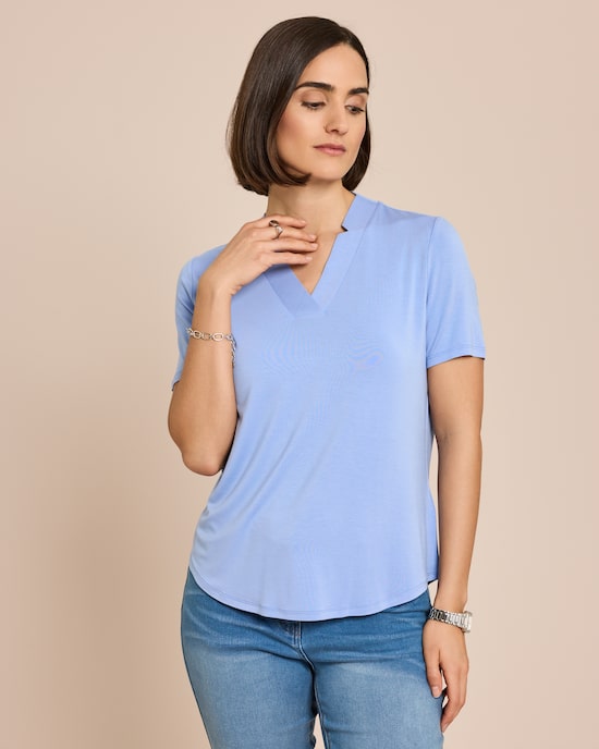 Produktabbildung für Shirt mit dekorativem V-Ausschnitt