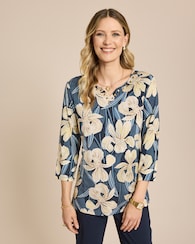 Produktabbildung für Shirt mit Orchideen-Druck und Deko am Ausschnitt