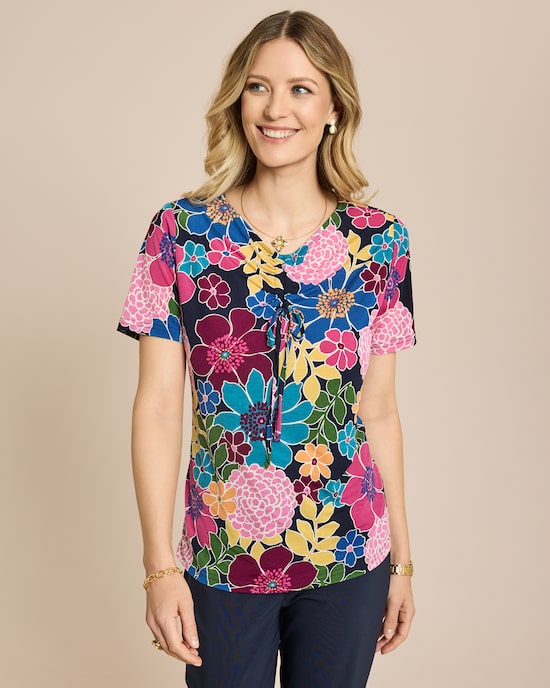 Produktabbildung für Shirt mit Raffung am Ausschnitt und Blumendruck