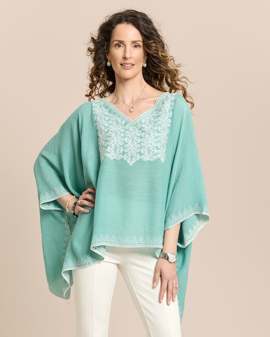 Produktabbildung für Poncho mit Stickerei