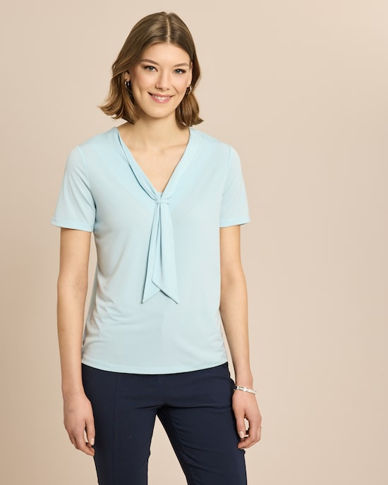 Produktabbildung für Shirt mit V-Ausschnitt und Schluppe