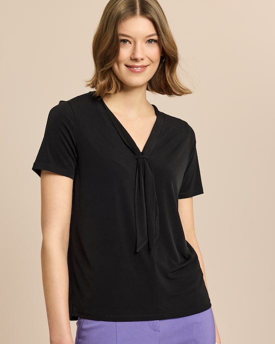 Produktabbildung für Shirt mit V-Ausschnitt und Schluppe