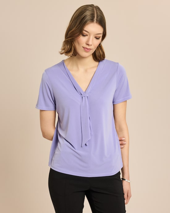 Produktabbildung für Shirt mit V-Ausschnitt und Schluppe