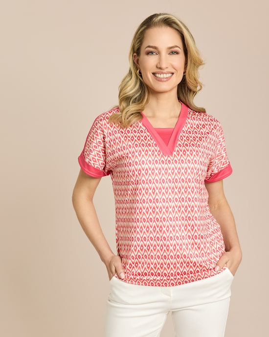 Produktabbildung für Shirt mit V-Ausschnitt