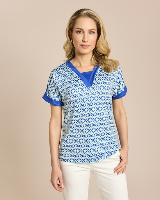 Produktabbildung für Shirt mit V-Ausschnitt