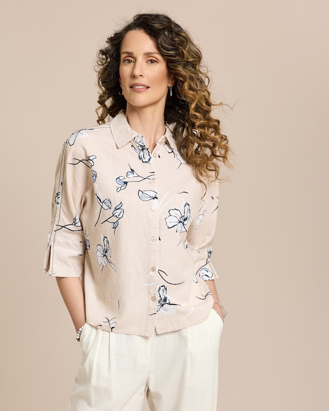 Leinen-Bluse mit Schmuckkette
