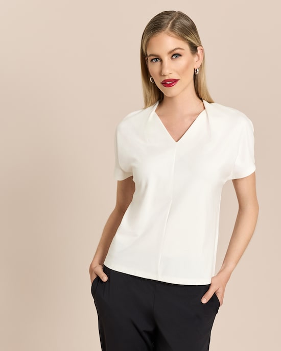 Produktabbildung für Shirt mit V-Ausschnitt