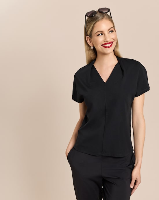 Produktabbildung für Shirt mit V-Ausschnitt