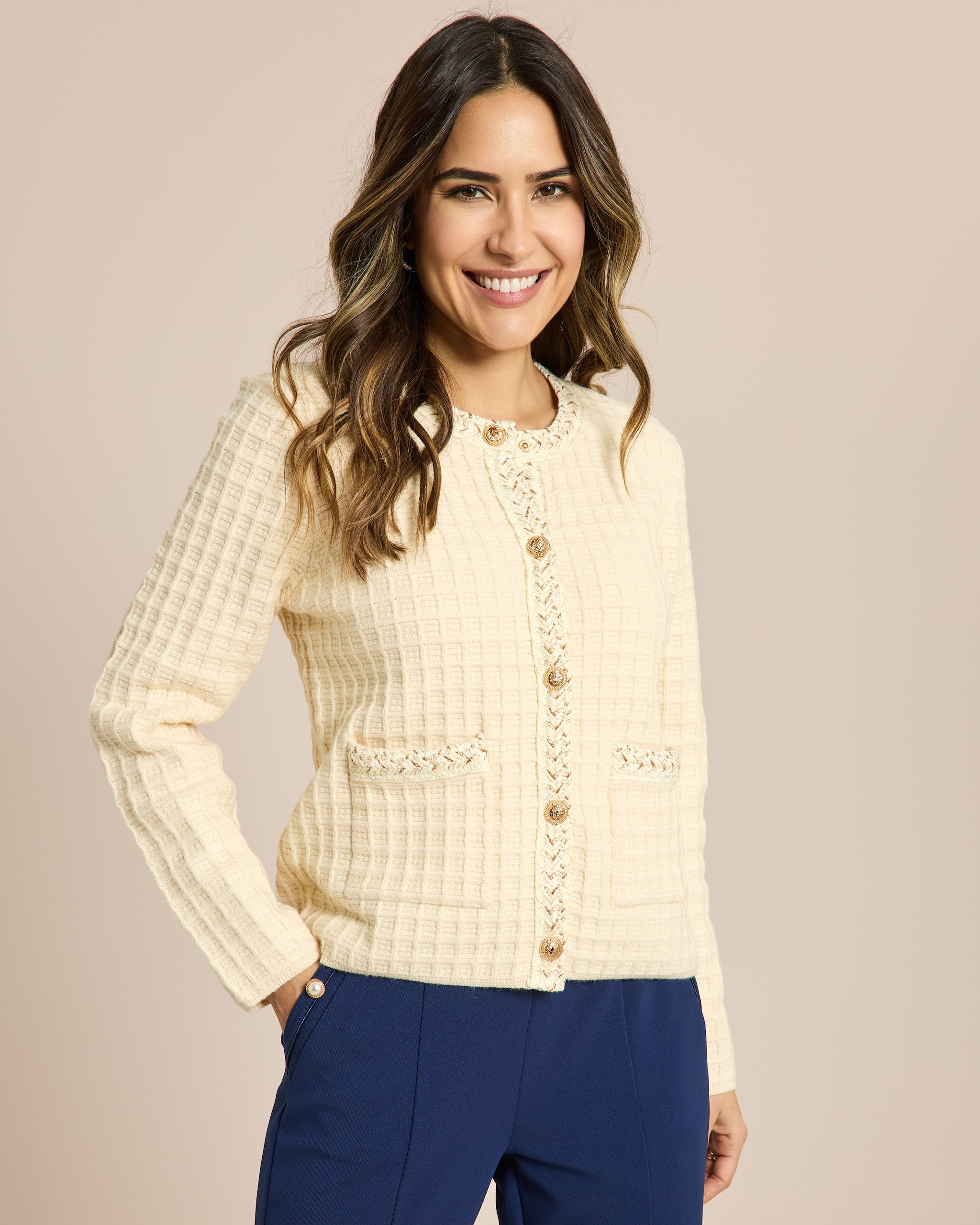 Produktabbildung für Strickjacke mit Kontrastblende