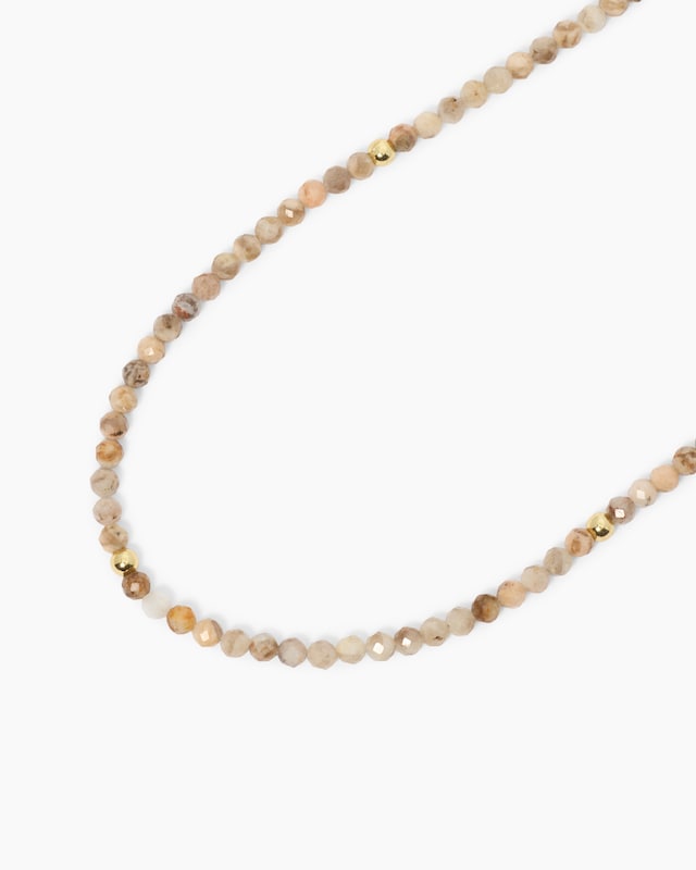 Collier mit Edelsteinen