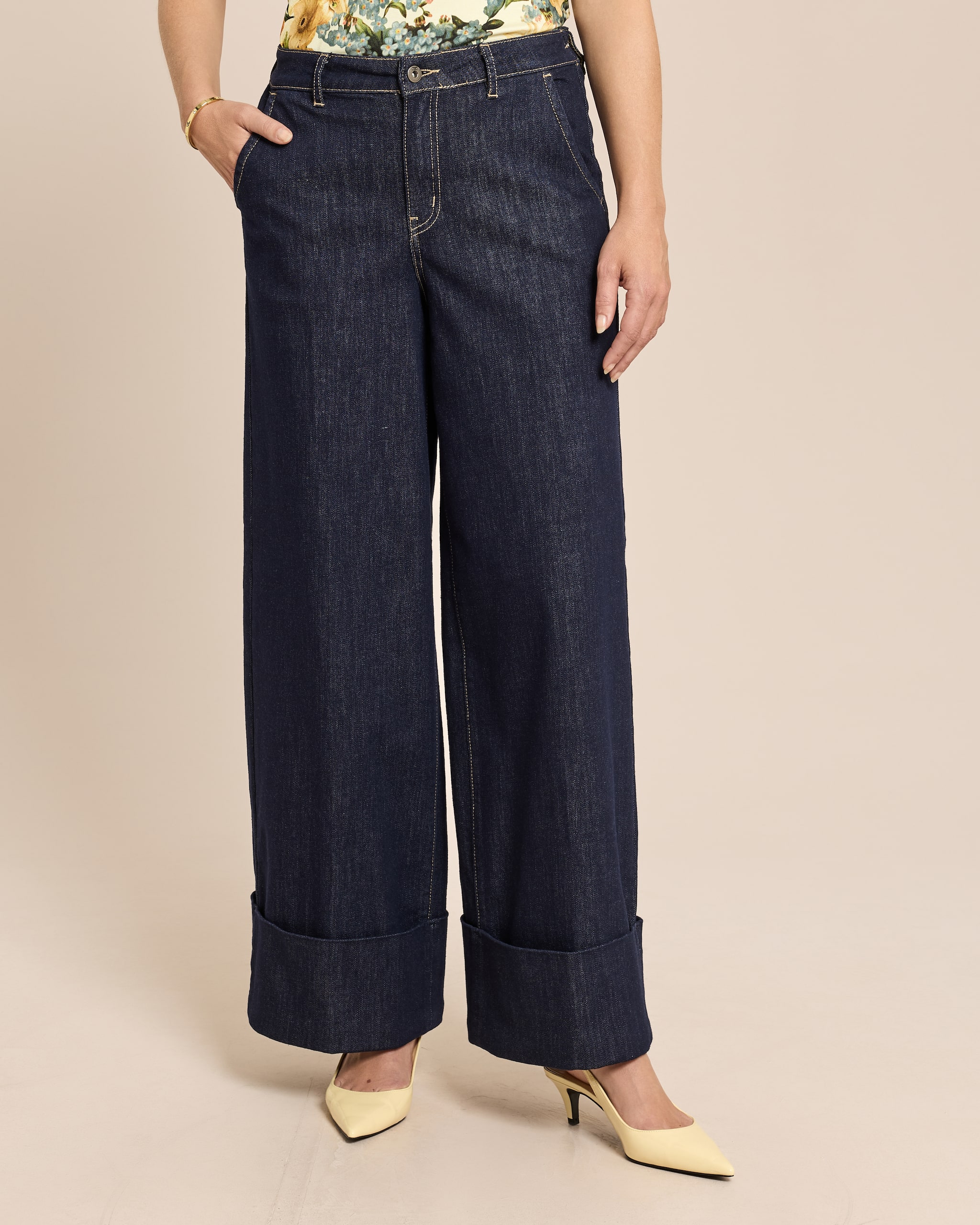Produktabbildung für Extra-Wide Leg Jeans mit Umschlag