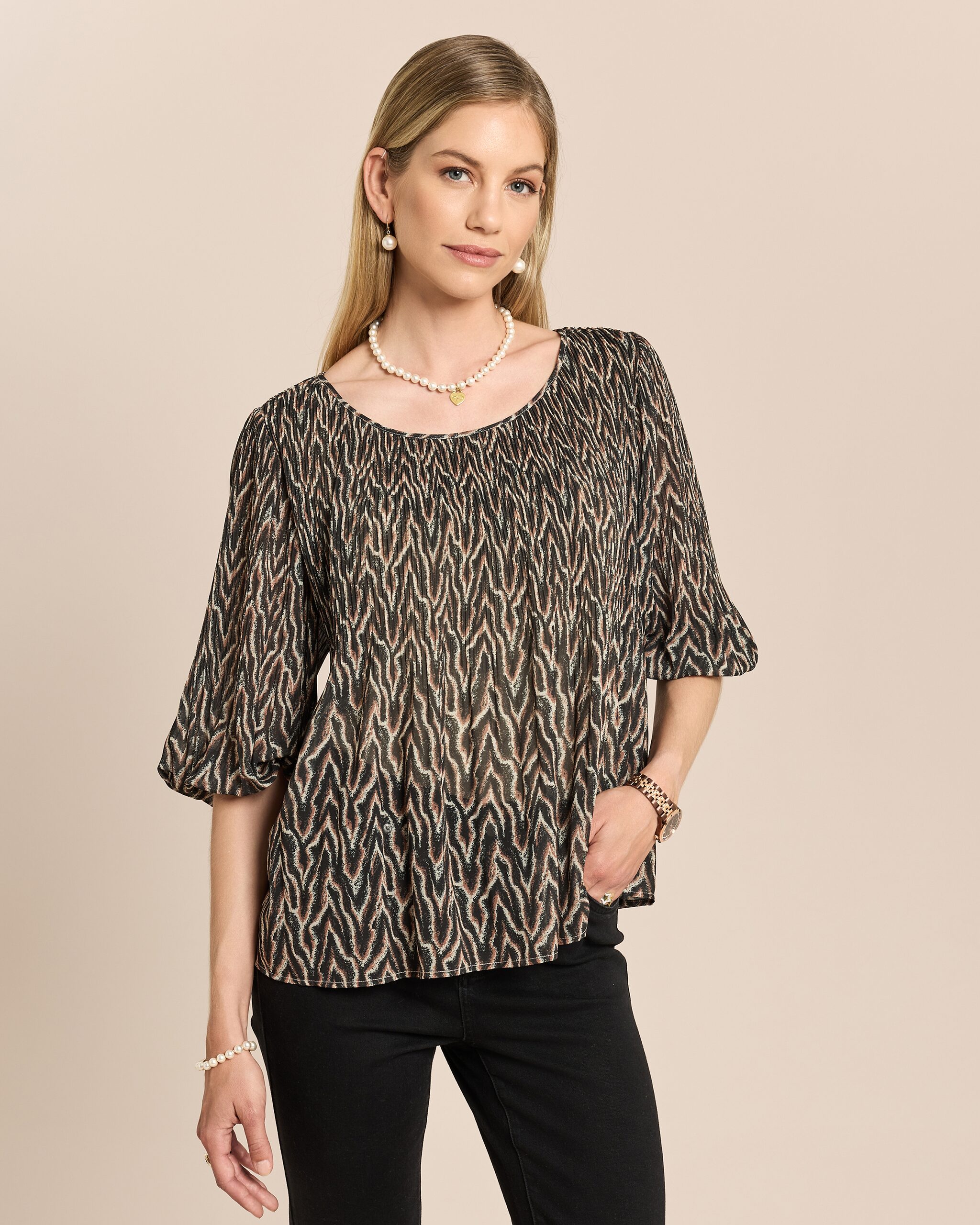 Produktabbildung für Plissee-Bluse mit Allover-Druck