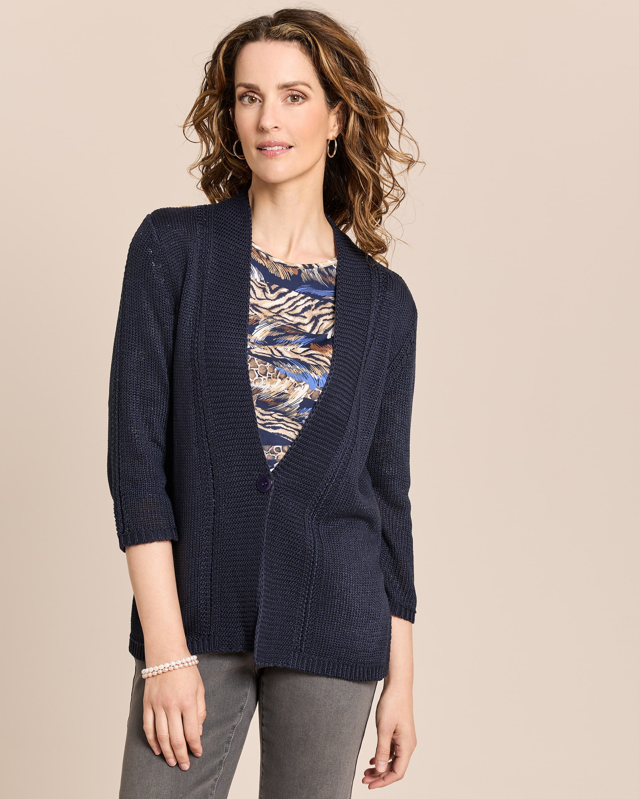 Produktabbildung für Strickjacke mit 3/4-Arm und Schalkragen