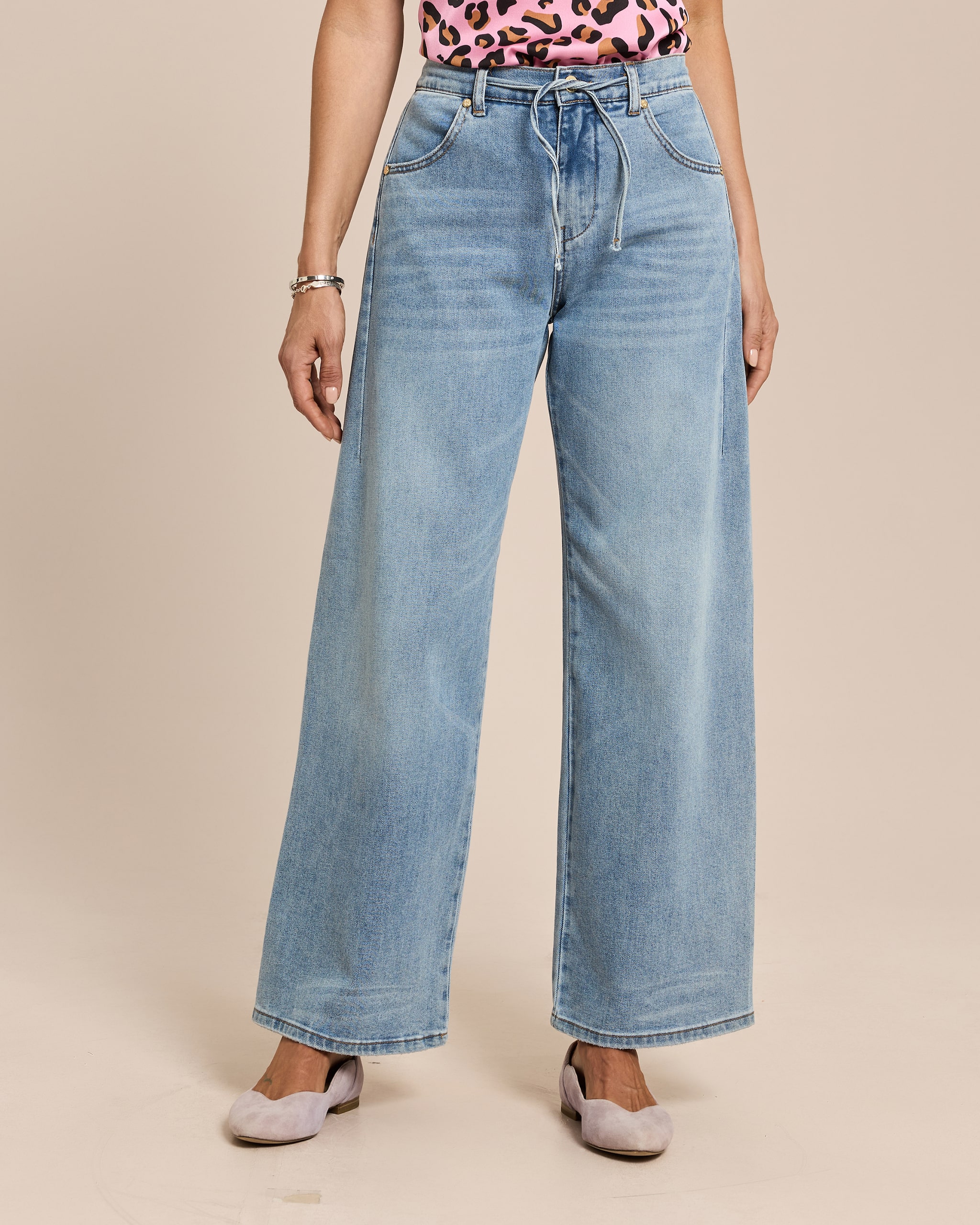 Produktabbildung für Wide Leg Jeans mit Bindegürtel