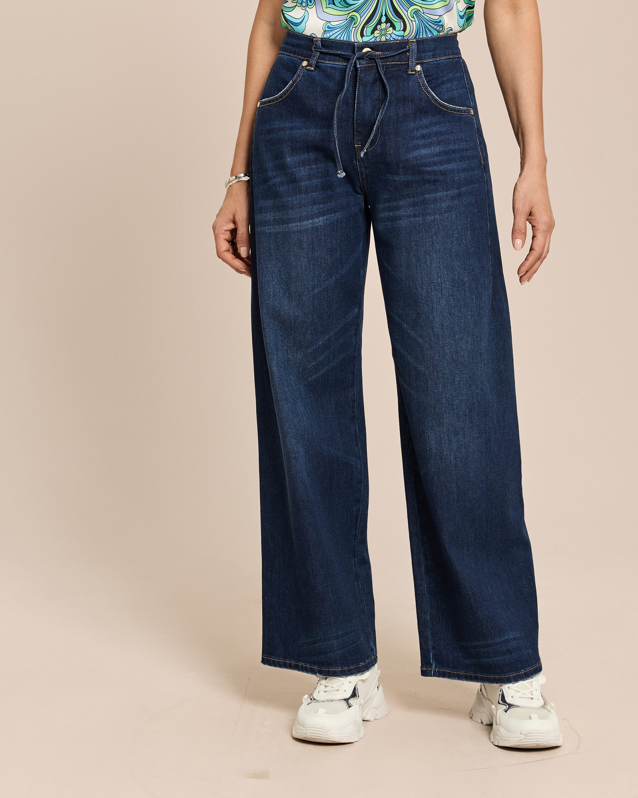 Produktabbildung für Wide Leg Jeans mit Bindegürtel