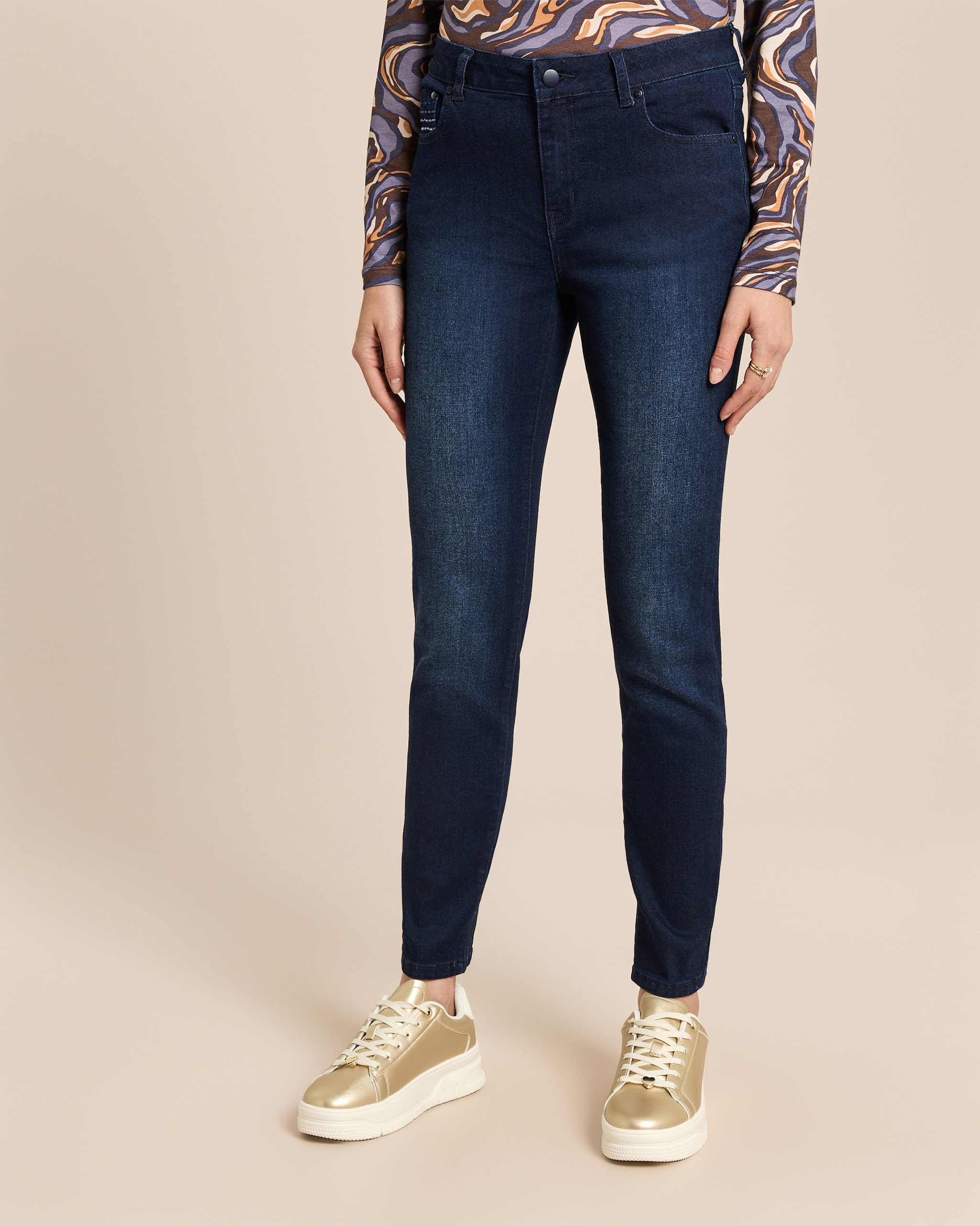Produktabbildung für Slim Fit Jeans mit Stickerei