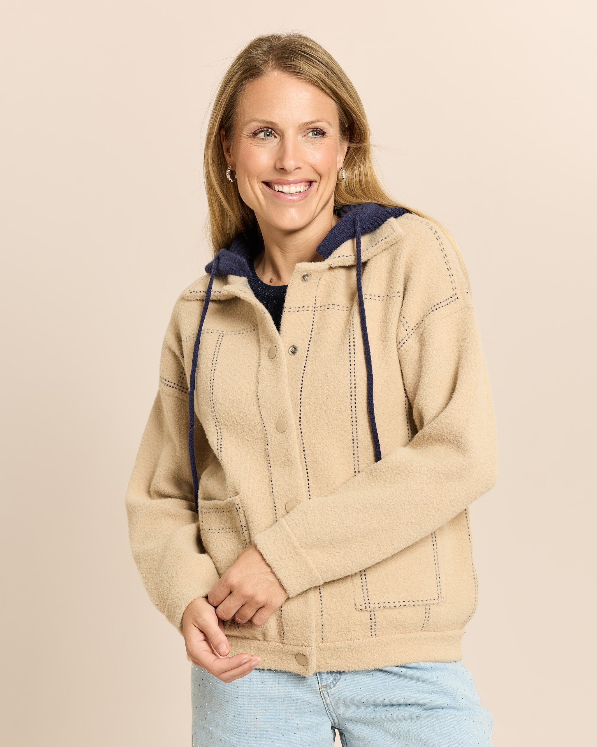 Produktabbildung für Strickjacke mit abnehmbarer Kapuze